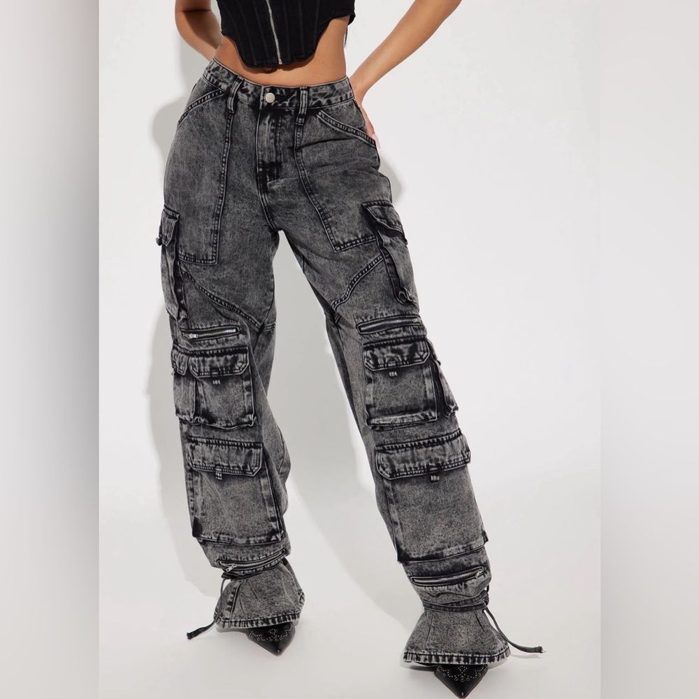 FASHION NOVA CARGO JEANS